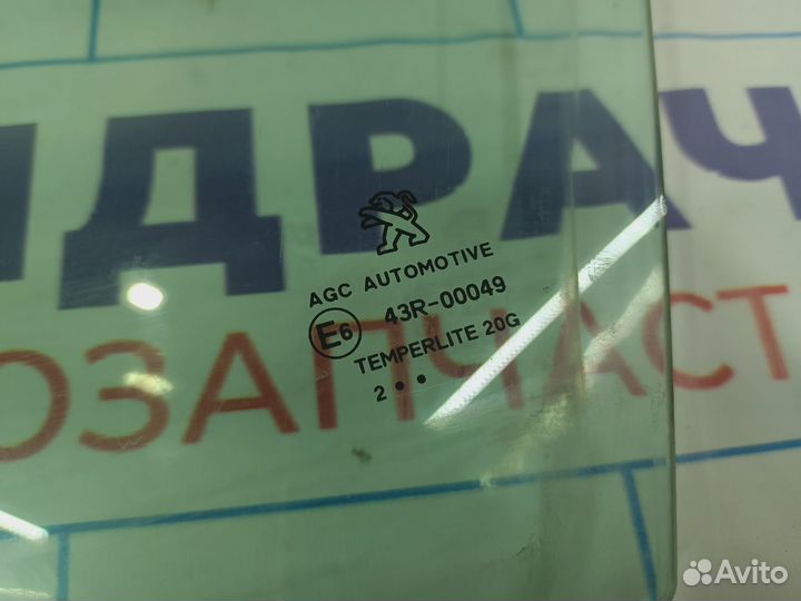 Стекло двери передней левой Peugeot 408 9676484280