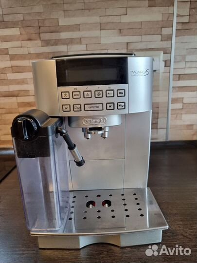 Кофемашина delonghi magnifica