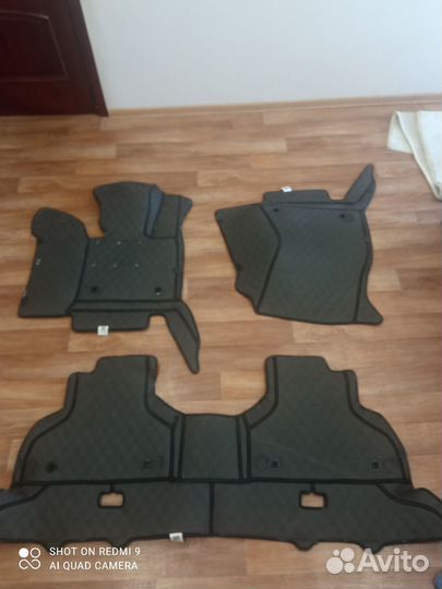 Автомобильные коврики из экокожи 3D