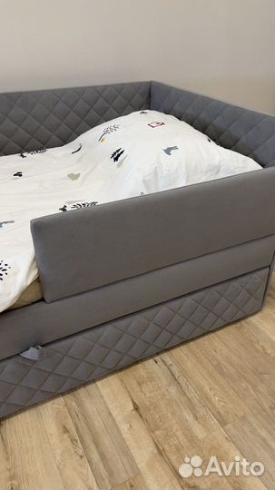 Кровать с мягкими стенками и ящиком Роби