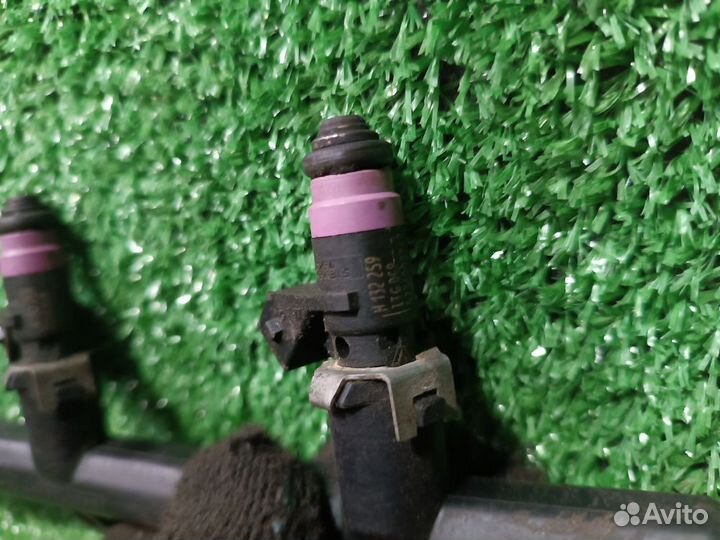 Форсунка топливная бензиновая Renault Megane II (2