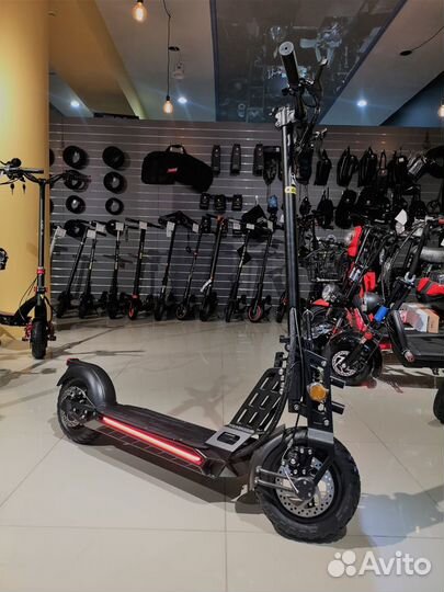 Электросамокаты и электроскутеры