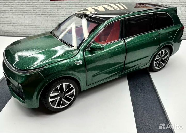 Металлическая машинка LiXiang L9