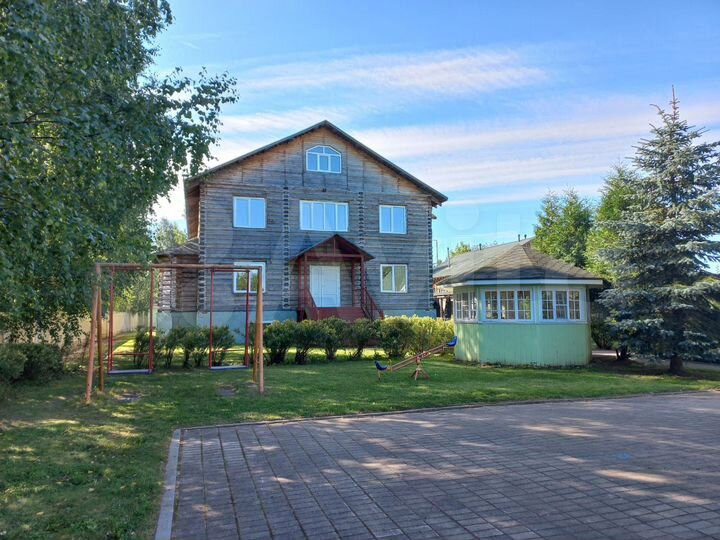 Дом 900 м² на участке 70 сот.