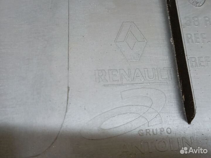 Renault Fluence накладка задней панели