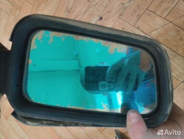 Боковое зеркало