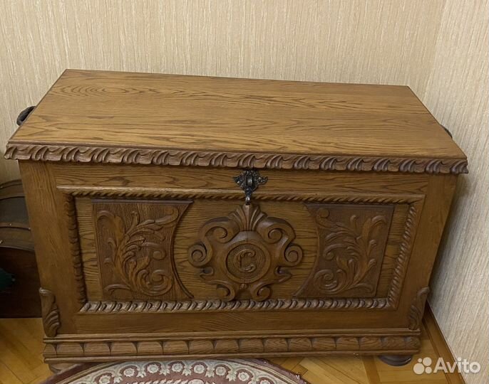 Сундук массивный деревянный