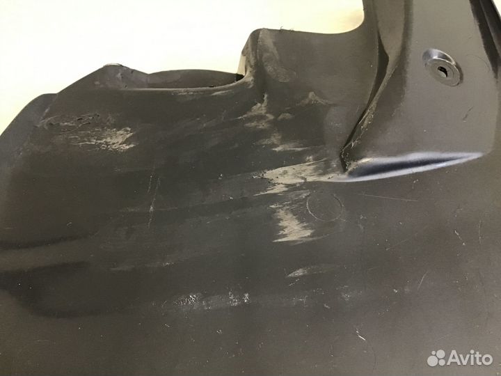 Брызговик передний левый Toyota Fortuner 2015