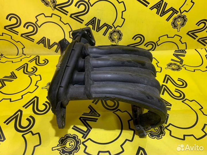 Впускной коллектор Nissan Tiida Latio SC11 HR15DE