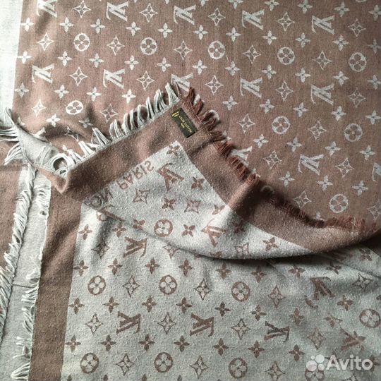Платок Louis Vuitton 140 на 140 см