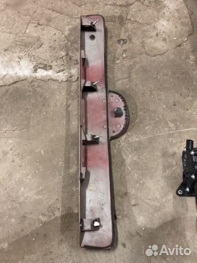 Накладка двери багажника Мазда Сх7