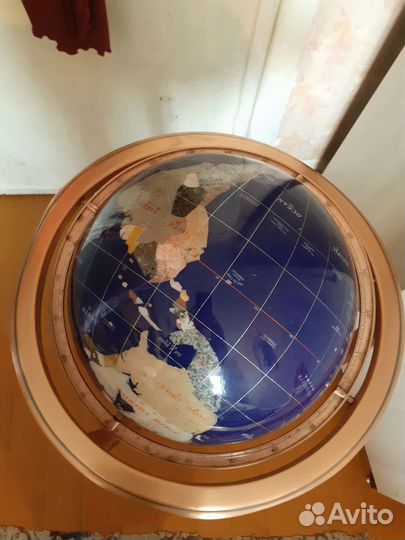 Глобус из полудрагоценных камней