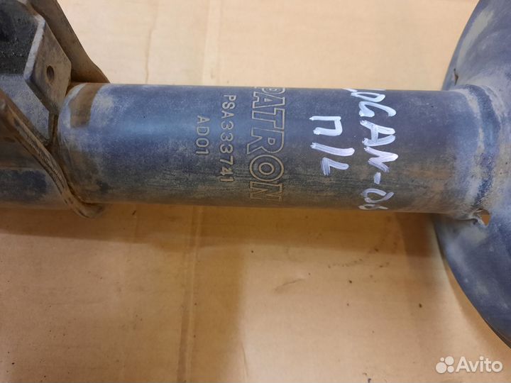 Стойка передняя левая Renault Logan 1