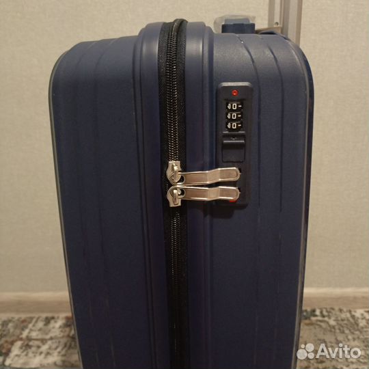 Чемодан на колесах +ручная сумка