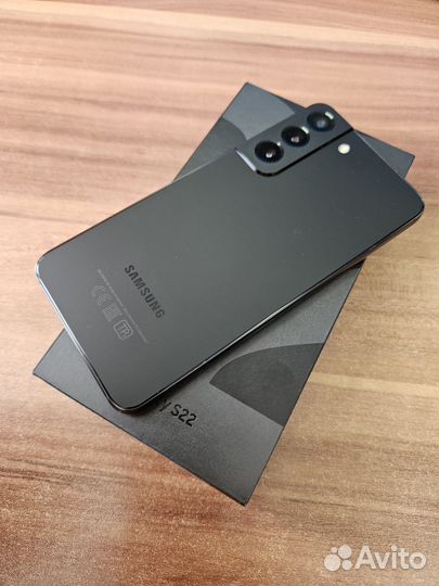 Samsung Galaxy S22, 8/128 ГБ