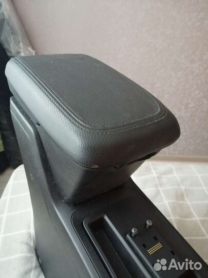 Подлокотник Opel Antara