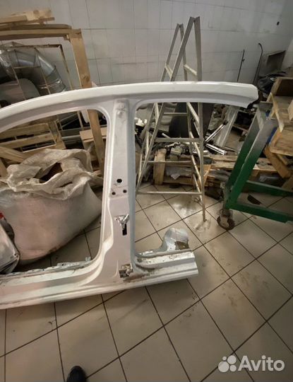 Volkswagen Polo Центр. Стойка и порог кузова