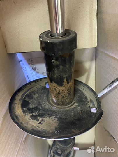 Стойки на Niisan Terrano