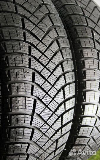 Pirelli Ice Zero FR 225/60 R18 104T