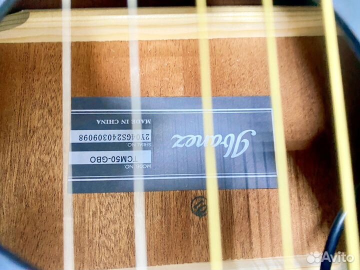 Акустическая гитара