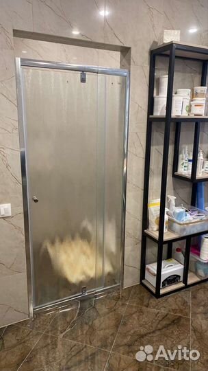 Стеклянная дверь в душевую кабину, в ванную. Новая
