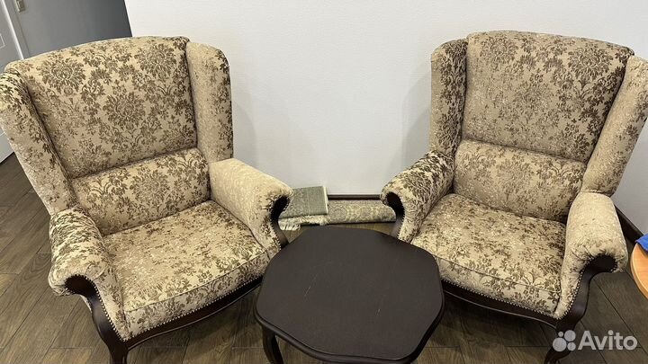 Кресла каминные со столиком