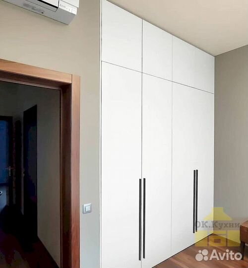 Дверный шкаф