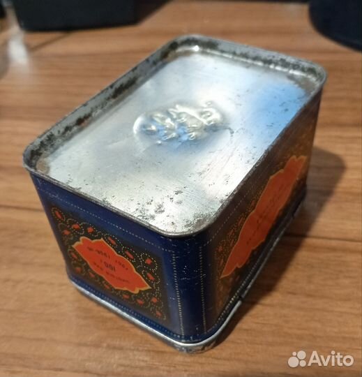 Жестяная коробка из под чая
