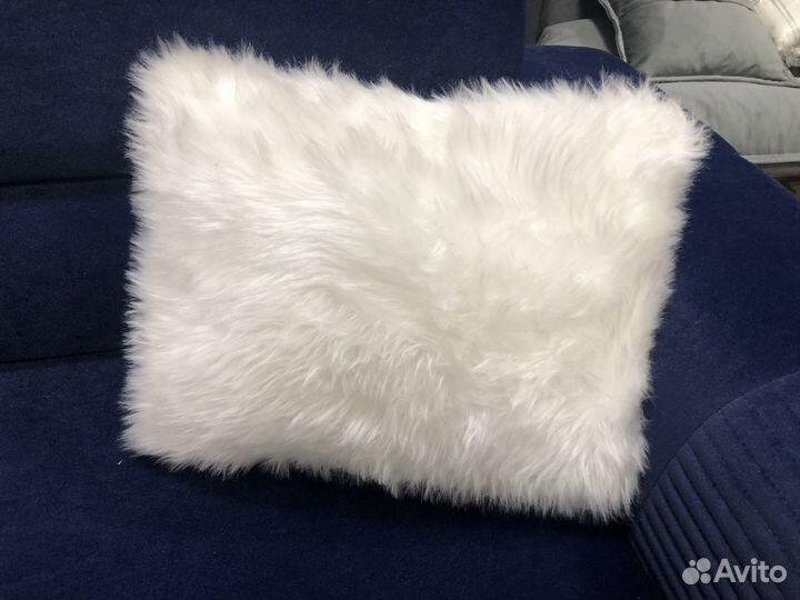 Подушка меховая новая декоративная