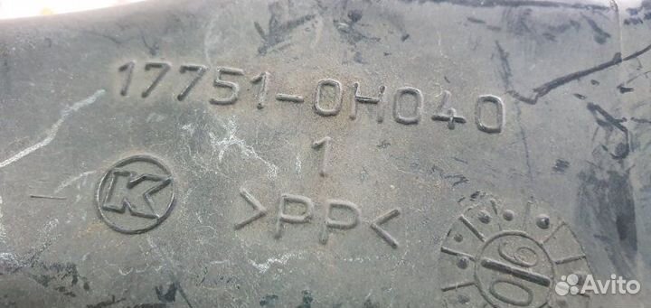 Воздухозаборник Toyota Avensis AZT250W 1AZ 2.0