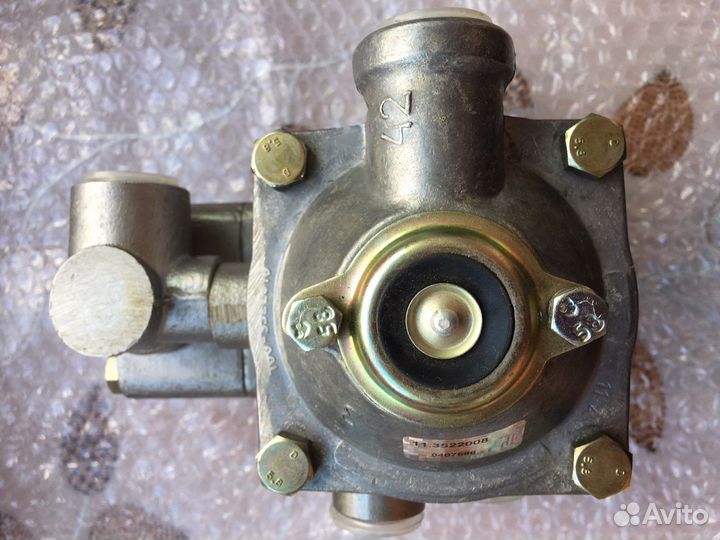 Клапан управления тормозами прицепа