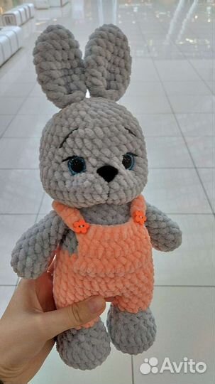 Заяц плюшевый