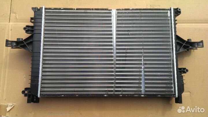 Новый радиатор охлаждения Вольво S60 S80 I V70 II