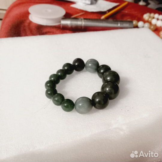 Бусины из нефрита