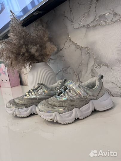 Кроссовки 30р