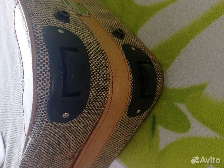 Чемодан на колесах тканевый под лен