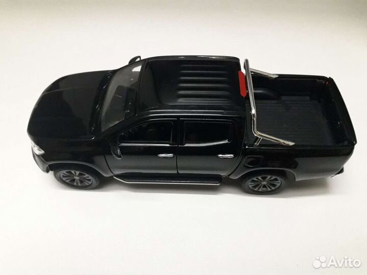 Модель Mercedes Benz X-class масштаб 1:27