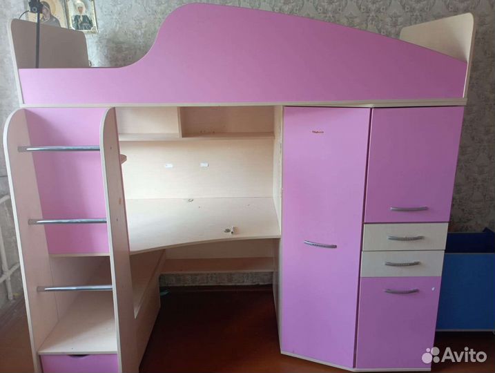 Детская кровать чердак со столом и шкафом бу