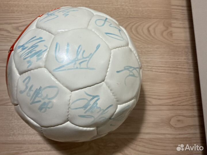 Футбольный мяч с автографами фк зенит