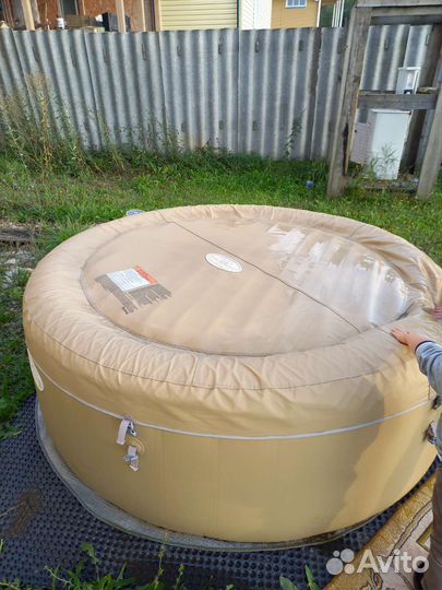 Бассейн мягкий, с подогревом и джакузи