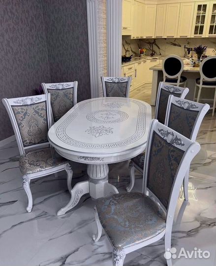 Кухонный стол и стулья