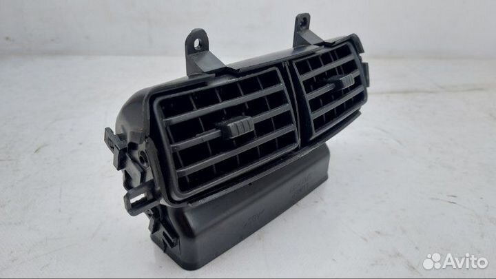 Дефлектор задний Nissan Armada 5.6 2010