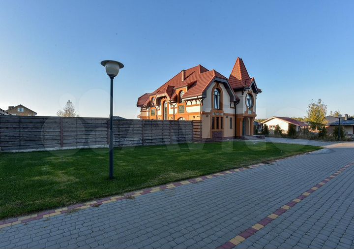 Коттедж 280 м² на участке 13 сот.