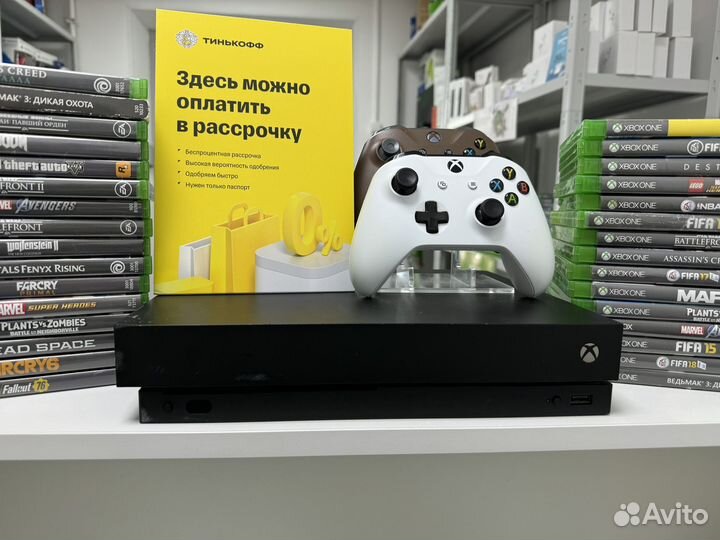 Xbox One X + 2 геймпада + 470 игр