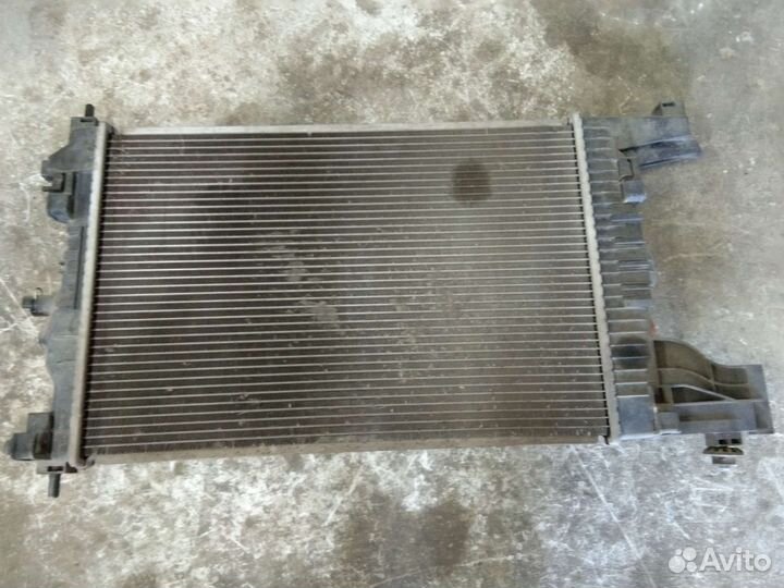 Радиатор охлаждения Шевроле Круз МКПП