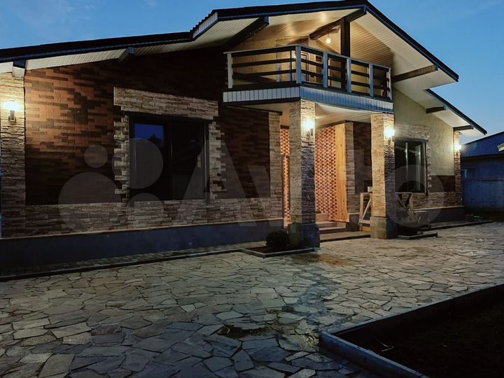 Коттедж 196,7 м² на участке 8 сот.