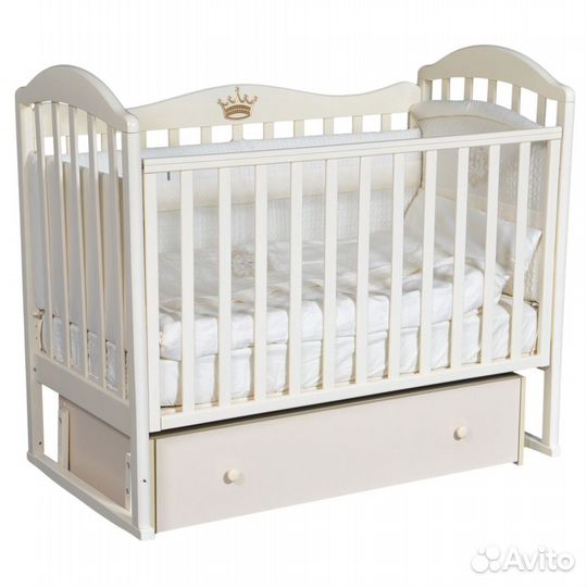 Детская кроватка с маятником