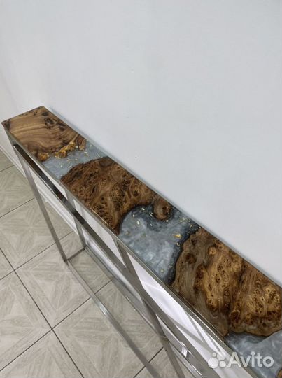 Консоль-река из слэба и нержавейки