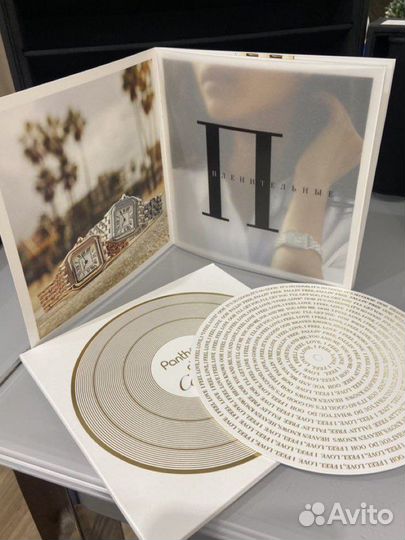 Книга-открытка Cartier часами