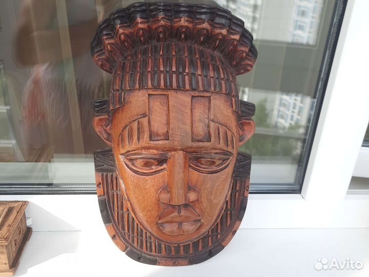 Африканские статуэтки, маски из дерева